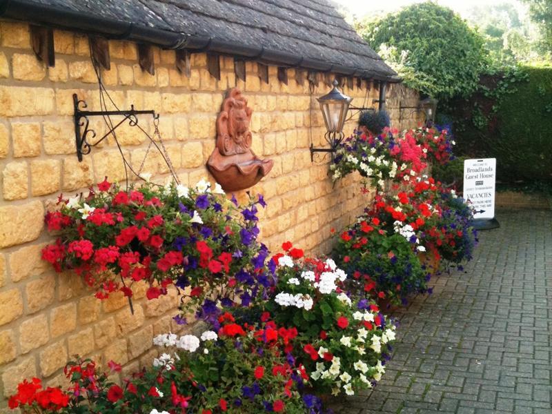 Broadlands Hotel Bourton-on-the-Water Exterior photo